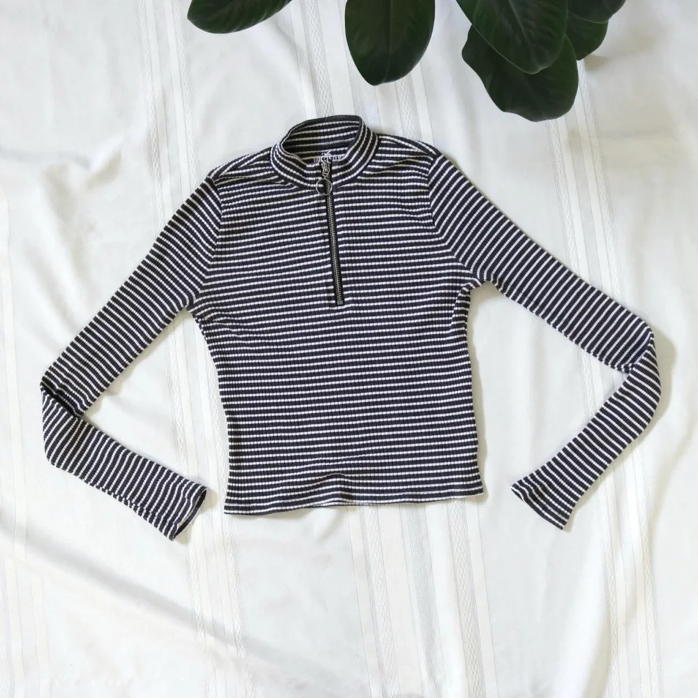 Thin striped black and white quarter zip long sleeve shirt - Picture 1 of 5